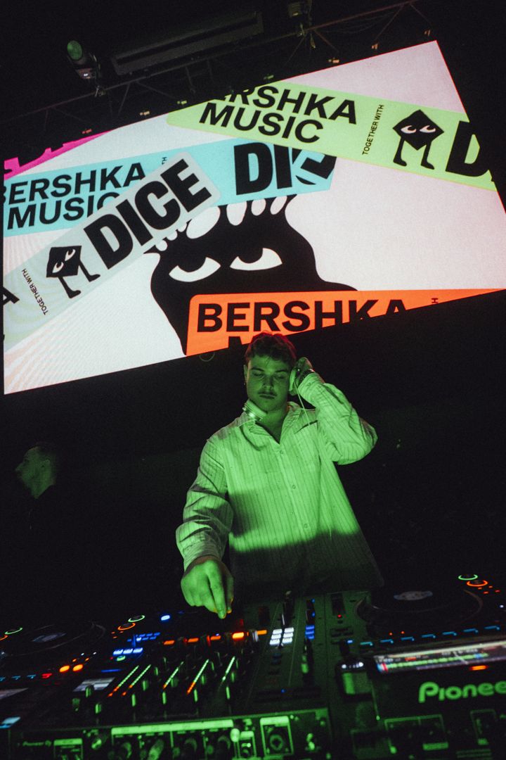 Dani BM pinchando en Bershka Music × DICE × Antídoto